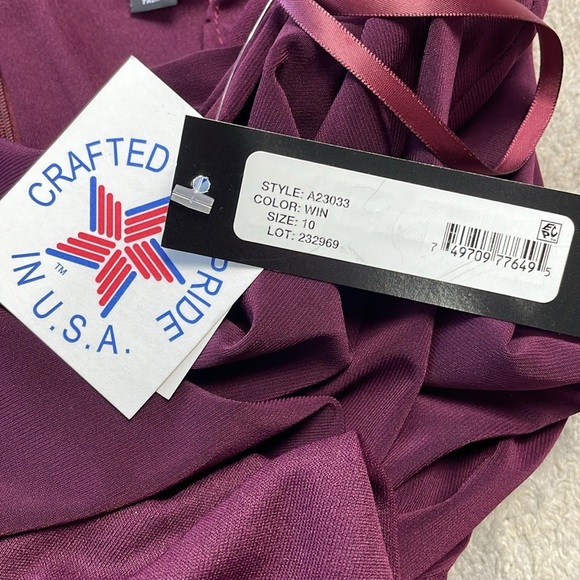 NWT Betsy & Adam Cape Long Sleeve Trumpet Gown Wine Cabernet Purple Sz 10 - Picture 12 of 13